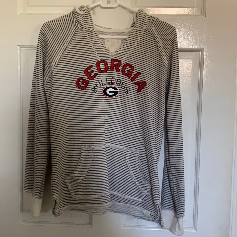 Like new Georgia bulldogs women’s sweatshirt. Hooded